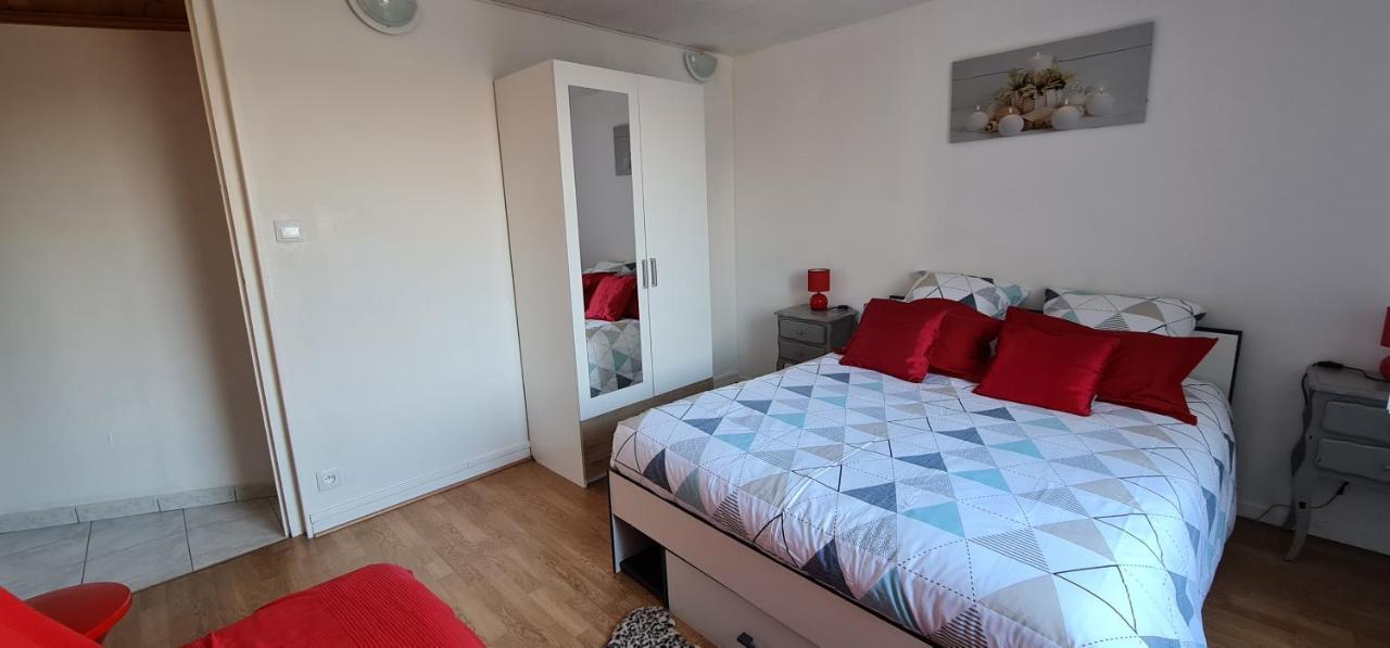 Belle Maison Avec Jardin Rdc T3 De 70M2 Vacances Ou Cure Thermale Rochefort Exteriér fotografie